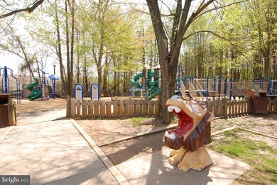 15709 Viewpoint Cir, Dumfries, VA 22025 - photo 2