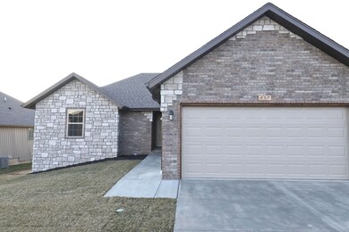 657 N Maplewood Hills Rd, Nixa, MO 65714 - photo 2