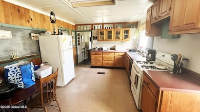 09-AptAKitchen