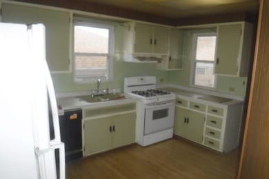 5250 W Wellington Ave, Chicago, IL 60641 - photo 2