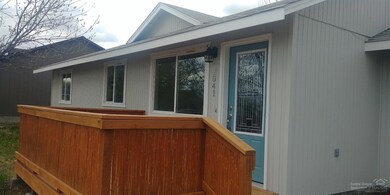 2041 SW 33rd St, Redmond, OR 97756 - photo 4