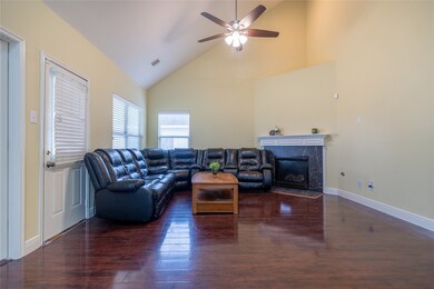 9002 Durham Manor Ln, Houston, TX 77075 - photo 5