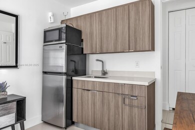 7910 Byron Ave unit 5, Miami Beach, FL 33141 - photo 4