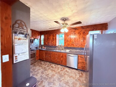 2420 3rd Ave NE, Ardmore, OK 73401 - photo 5