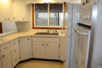 5572 N Clear Creek Rd, Huntington, IN 46750 - photo 3