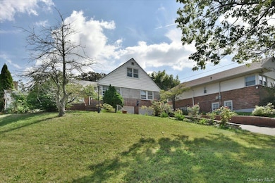 8601 Marengo St, Hollis, NY 11423 - photo 6