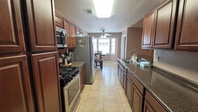 10123 Kirkdale Dr, Houston, TX 77089 - photo 7