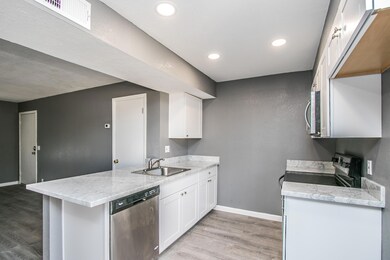 1077 W 1st-10
