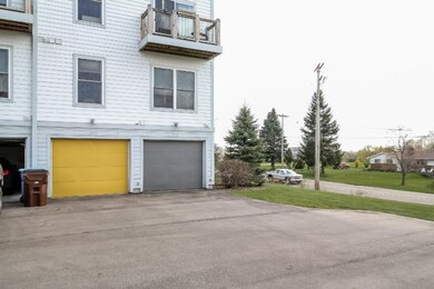 004-Garage-1632488-medium