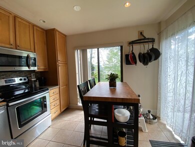 110 Roberts Ln unit 100, Alexandria, VA 22314 - photo 5