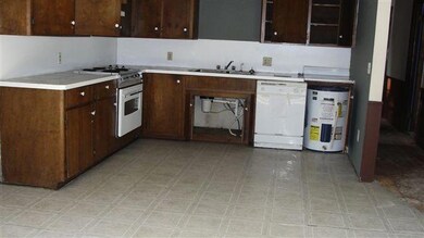 1825 S Village Ln, Bolivar, MO 65613 - photo 5