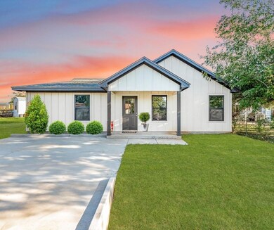 316 Wren Dr, Granbury, TX 76049 - photo 2