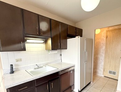 Winston Towers unit 1006, Chicago, IL 60645 - photo 4