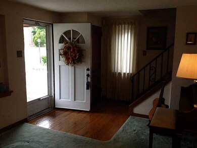 Entry/Foyer.