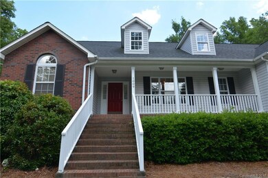 1009 Riddle Oak Ln, Clover, SC 29710 - photo 2