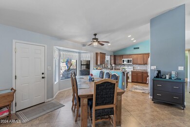 16_4202_W_Saguaro16_mls
