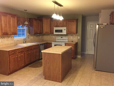 1017 Daisy Dr, Temple, PA 19560 - photo 4