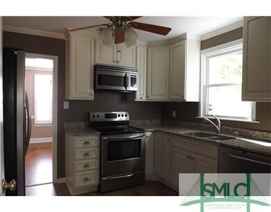 Kitchen. Kitchen newley remodled with custom cabin