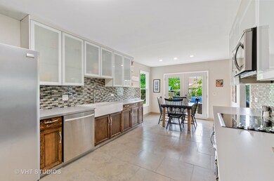 18 Fox Ct W, Buffalo Grove, IL 60089 - photo 2