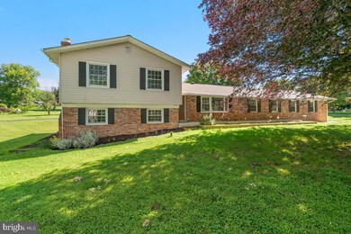 15601 Norman Dr, North Potomac, MD 20878 - photo 2