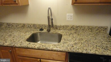 607 Center St unit 101, Herndon, VA 20170 - photo 4