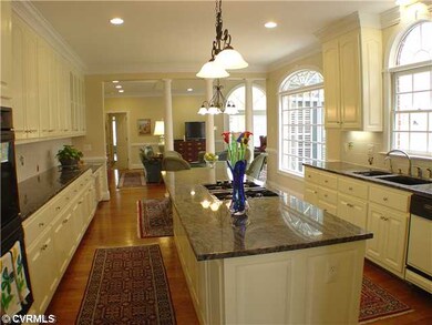 Kitchen - Wonderful Kitchen with loads of cabinets