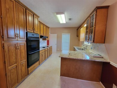 Double Oven, Breakfast Bar, Electric Cooktop and d