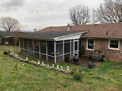Nice screened in back patio 