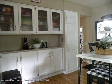 125 E Holmes Rd, Lansing, MI 48910 - photo 7