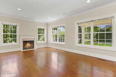 4a 96 Riverside Lane - Living Room