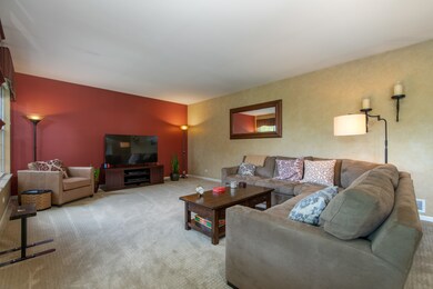 617 Vista Dr unit 2, Oswego, IL 60543 - photo 6