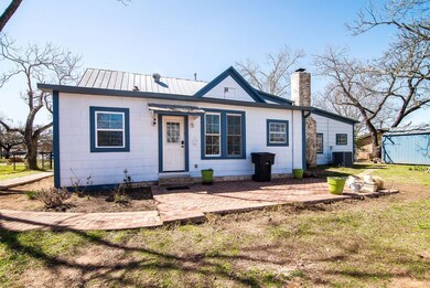 807 Poplar St, Fredericksburg, TX 78624 - photo 4