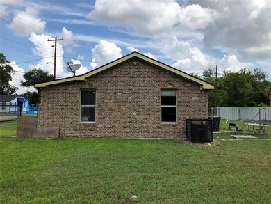 8420 Shady Dr, Houston, TX 77016 - photo 5