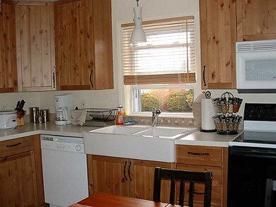 84 Stearns St, Pawtucket, RI 02861 - photo 5