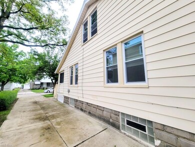 1544 Mapledale Rd, Wickliffe, OH 44092 - photo 2