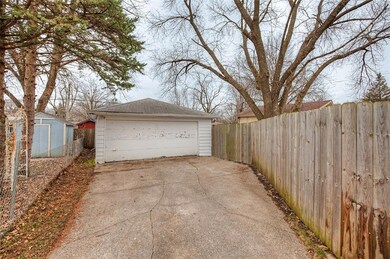 4017 33rd St, Des Moines, IA 50310 - photo 3