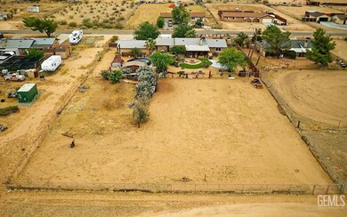 22704 Sitting Bull Rd, Apple Valley, CA 92308 - photo 2