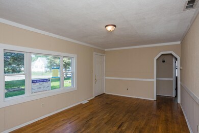 3134 W 18th St, Anderson, IN 46011 - photo 2