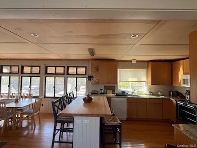 35 Sloop Walk, Bay Shore, NY 11706 - photo 3