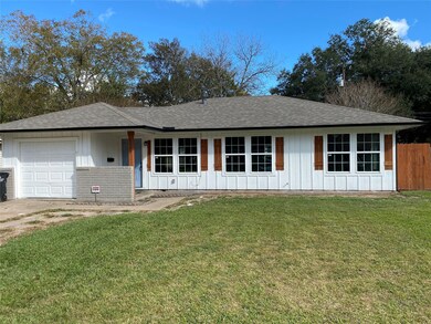 1707 S Park Dr, Alvin, TX 77511 - photo 2