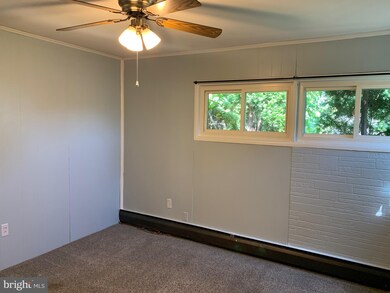 42 Rustleaf Ln, Levittown, PA 19055 - photo 4