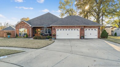 204 Peach Tree Ln, Pryor, OK 74361 - photo 3
