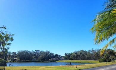 5722 Danbury Ln unit 110, Sarasota, FL 34233 - photo 2