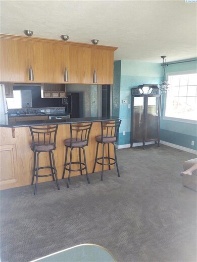 1243 E Larch St, Othello, WA 99344 - photo 4