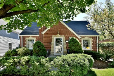 157 N Avon Rd, Elmhurst, IL 60126 - photo 2