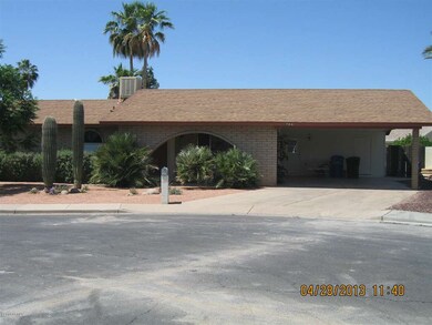 704 N Gentry frt1 003