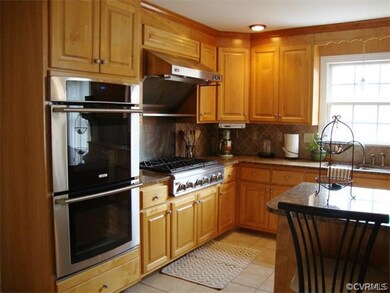 Gourmet Kitchen with double oven, gas cooktop with