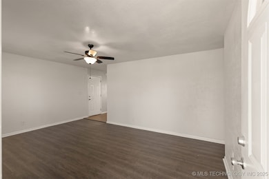 Living Room w/ceiling fan.