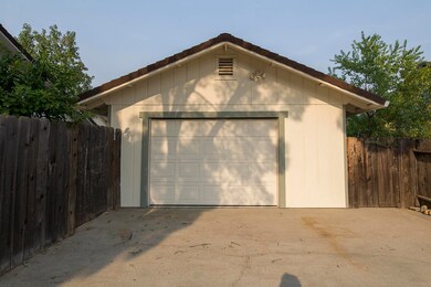 Detached garage