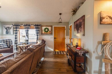 2562 Royal Vista Dr, Homedale, ID 83628 - photo 4